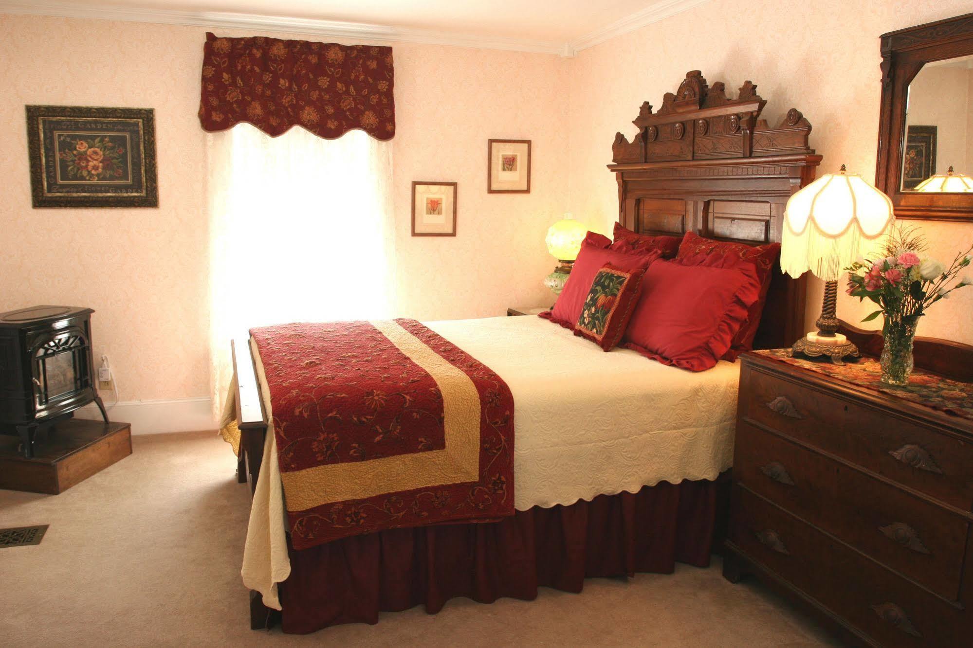 Isaiah Jones Homestead Bed And Breakfast Sandwich Eksteriør billede